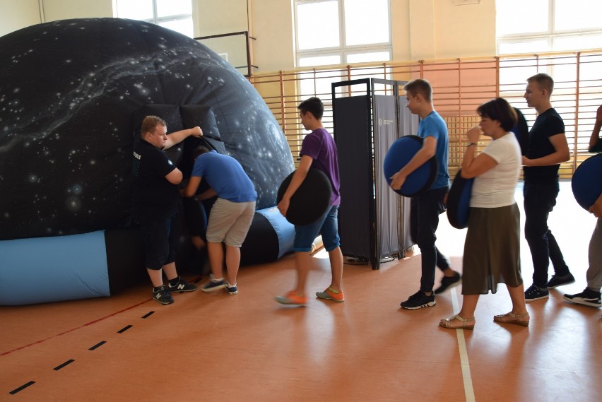 Planetobus w Sokółce. Centrum Nauki Kopernik przyjechało do naszego miasta (zdjęcia)  