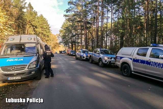 70-latkę odnaleziono 20 km od domu na przystanku autobusowym