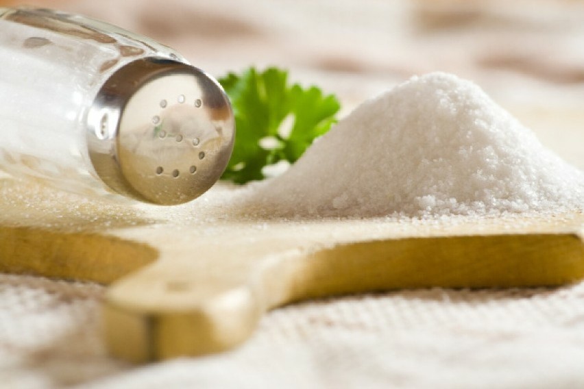 Rozsypywanie soli można znaleźć jako jedną z metod wróżenia...