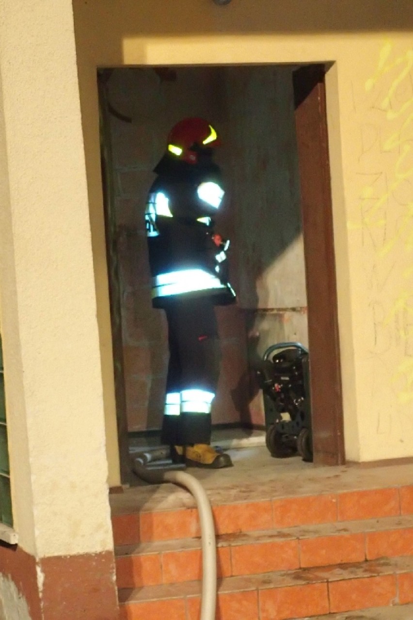 Strażacy z Rydułtów gasili pustostan w Czernicy