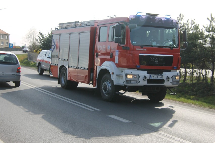 Zderzenie osobówki z ciężarówką w Kuklinowie. 64-latka ukarana mandatem [ZDJĘCIA]