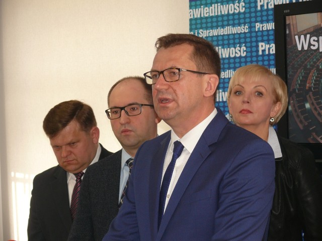 Prezes Enei Mirosław Kowalczyk (na pierwszym planie) w towarzystwie radomskich parlamentarzystów: Wojciecha Skurkiewicza, Adama Bielana i Anny Kwiecień.