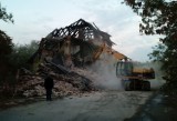 Jastrzębie: 1 października wyburzono dawny dworzec w Zdroju. Po pięknym budynku została sterta gruzu [ZOBACZCIE ZDJĘCIA]