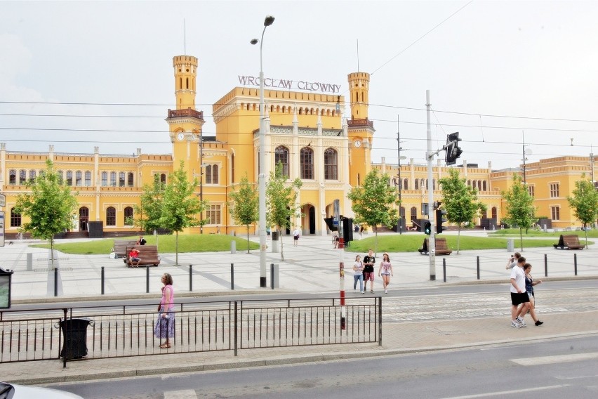 Wrocław: Dworzec Główny jak średniowieczny zamek (FILM I ZDJĘCIA)