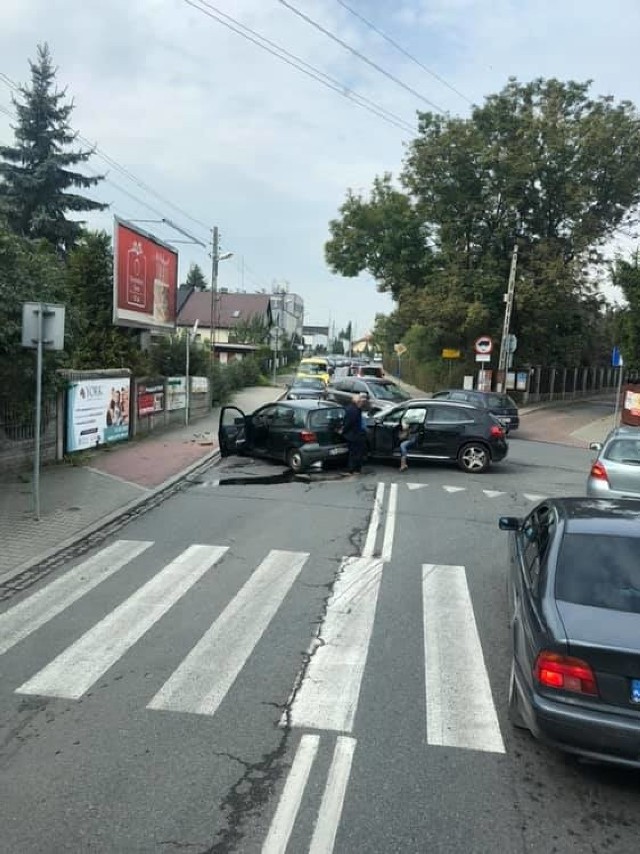 Kraków. Wypadek na skrzyżowaniu Pachońskiego i Łokietka