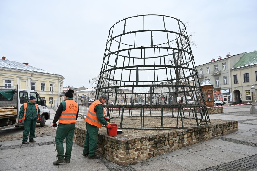 W poniedziałek, 30 listopada rozpoczął się montaż...