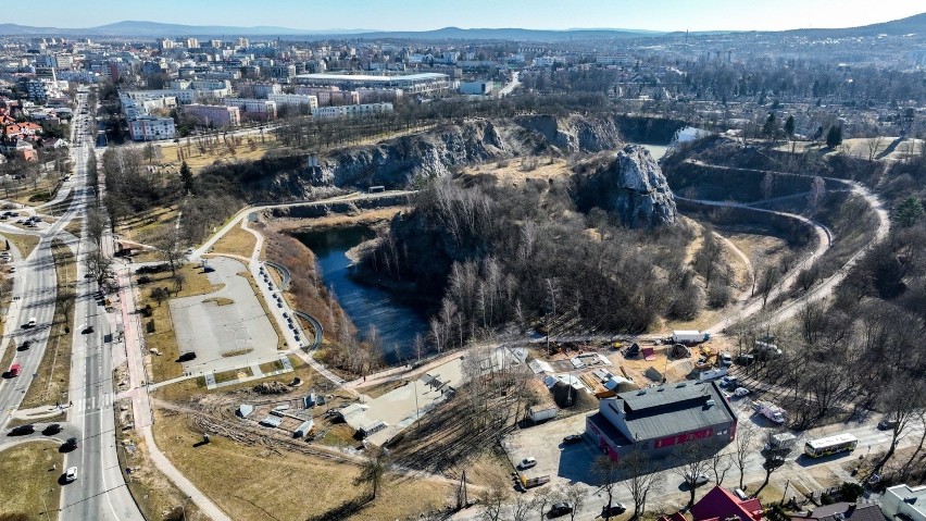 Kończy się rozbudowa skateparku koło Kadzielni w Kielcach. Zobacz na zdjęciach i filmie, jakie atrakcje czekają 