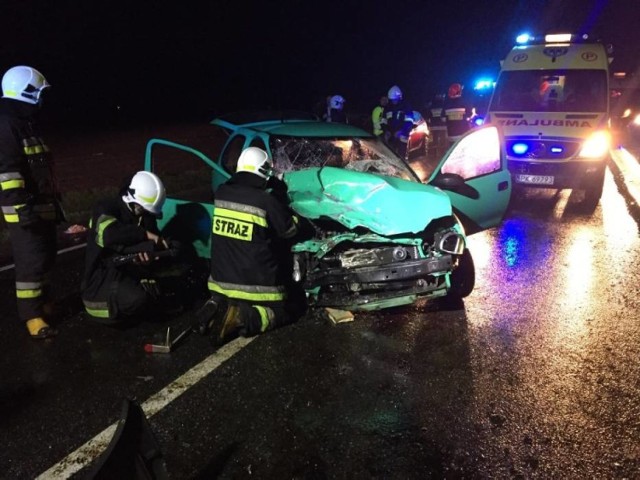 Na drodze krajowej nr 25 doszło do czołowego zderzania opla i bmw. Trzy osoby trafiły do kaliskiego szpitala. Sprawca wypadku stracił prawo jazdy. 

Więcej:
Wypadek w Nowym Kiączynie pod Kaliszem 