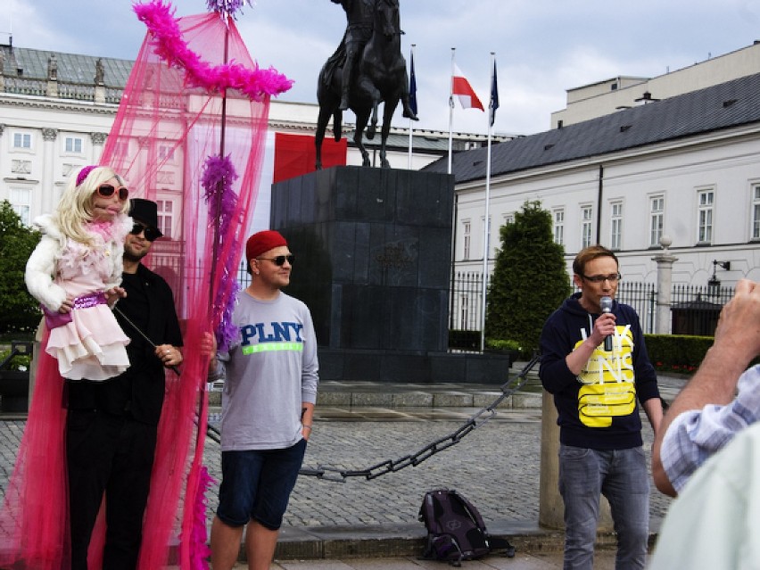 Światowy Dzień Paris Hilton - demonstracja w Warszawie