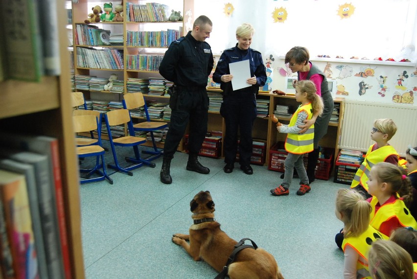 Rawicz. Dla policjantów ferie 2020 były czasem wytężonej pracy. Rozmawiali z grupą ponad 3 tysięcy mieszkańców powiatu rawickiego [ZDJĘCIA]