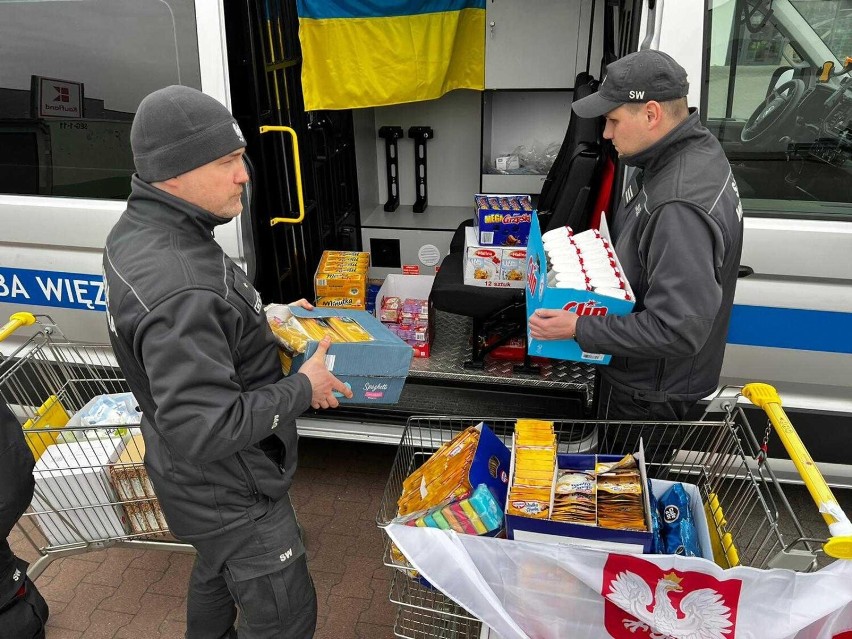 Funkcjonariusze i pracownicy Zakładu Karnego w Rawiczu włączyli się w pomoc dla ofiar wojny na Ukrainie