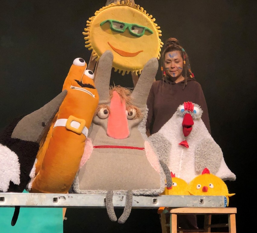 Małe kurczaczki wyruszą w podróż do słońca. Spektakl dla dzieci "U słoneczka w gościach" w Teatrze Miejskim w Lesznie ZDJĘCIA
