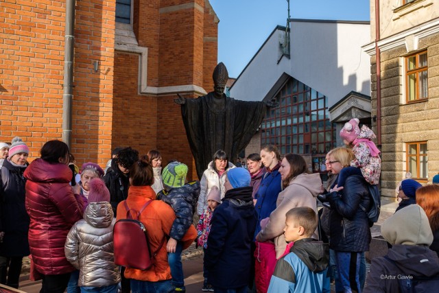 Ukraińcy, którzy z ogarniętego wojną kraju przyjechali do Tarnowa, integrują się i poznają miasto