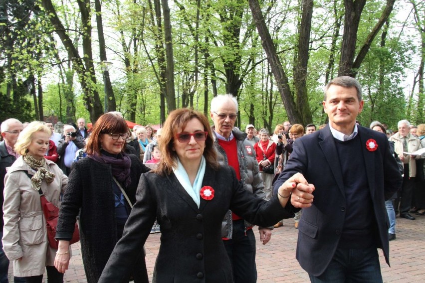 Pieśniobranie rozpoczął polonez - w pierwszej parze wojewoda...