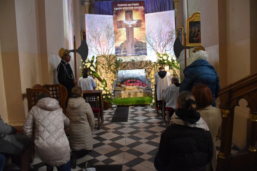 Groby Pańskie w kościołach na terenie powiatu kaliskiego. ZDJECIA