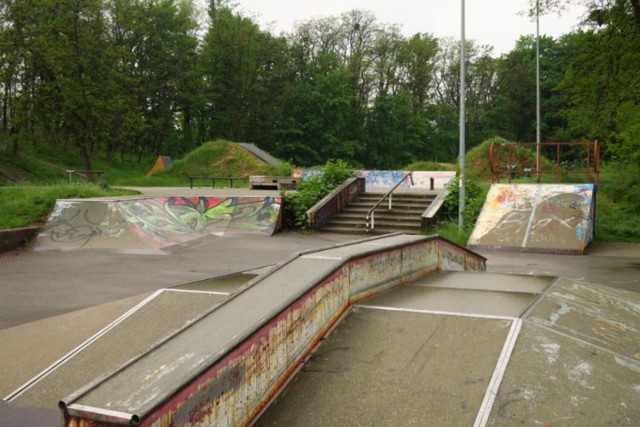 W przeszłości na Wiśniowcu funkcjonował skatepark, lecz ze względów bezpieczeństwa musiał zostać rozebrany.
