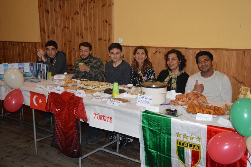 Młodzież z Turcji, Macedonii i Włoch w Nowym Pudłowie