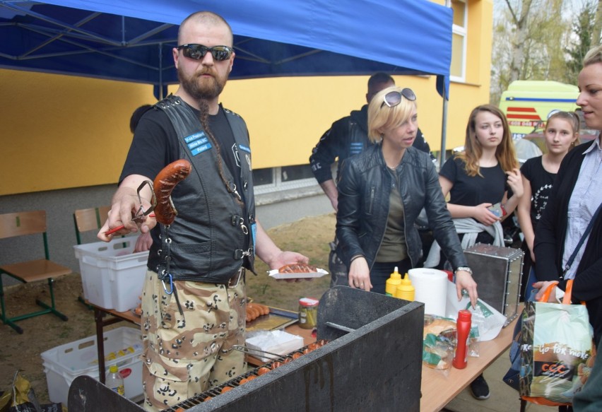 W piątek 13 kwietnia Sp 13 w Gorzowie urządziła imprezę charytatywną "Życiowe kroki Kajetana". Cel? Zebrać pieniądze na operację Kajetana Fikusa.