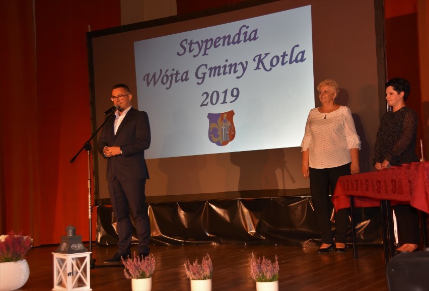 Stypendia wójta dla najlepszych uczniów z gminy Kotla