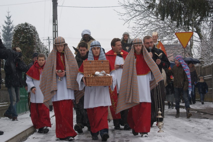 Trzech Króli. Barwny orszak przeszedł ulicami Warty (ZDJĘCIA)