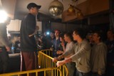 Nowodworscy fani rapu bawili się w Pubie Kaper podczas koncertu żuławskich raperów