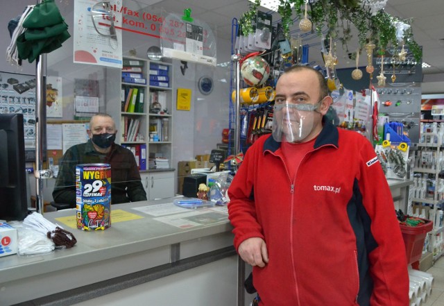 Pieniądze można wrzucać do puszki WOŚP w sklepie "Karol" w Lipnie.