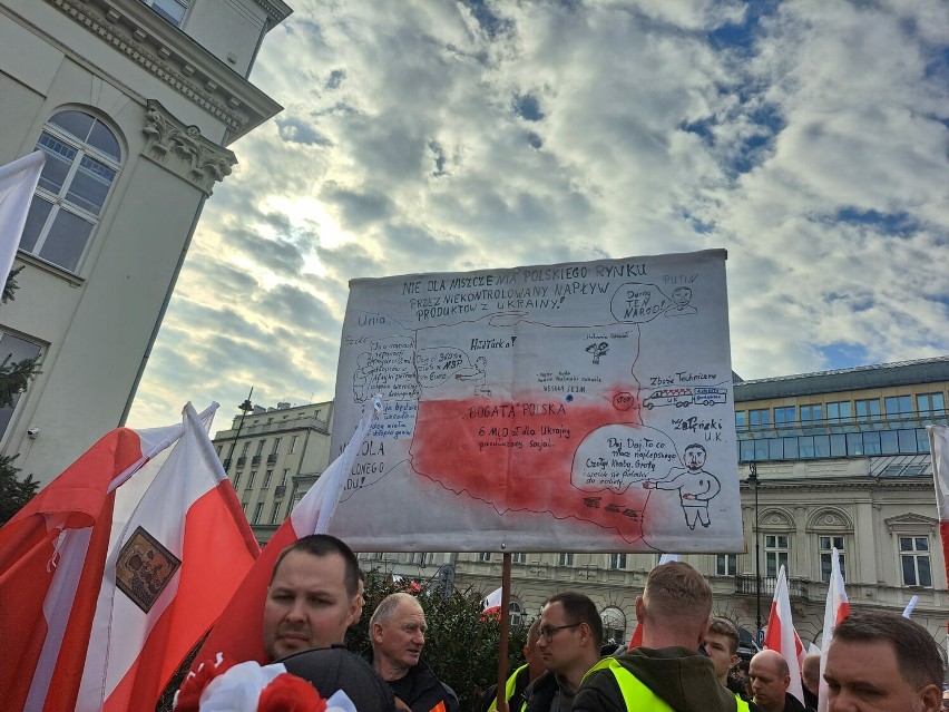 W odsłonie rolniczego protestu zorganizowanej w Warszawie...