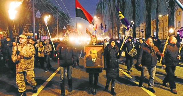 Kijów, styczeń tego roku. Takie demonstracje ku czci Stepana Bandery i UPA nie są na Ukrainie czymś wyjątkowym. Odbywają się w różnych miastach