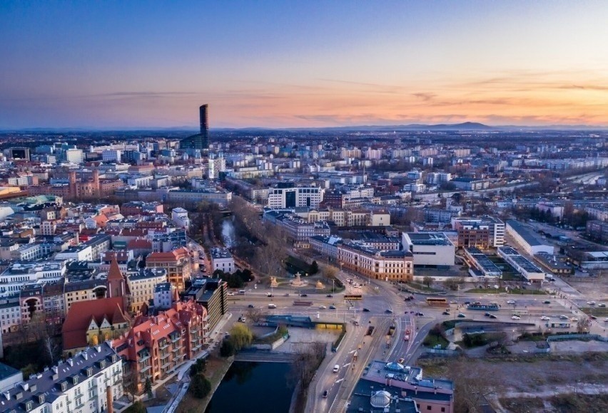 Wrocław jest bohaterem kilku piosenek.