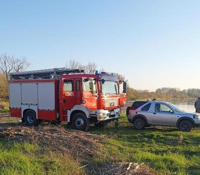 Z Wisły w powiecie dąbrowskim strażacy wyciągnęli w środę (12 kwietnia) zwłoki kobiety