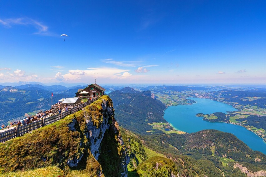 Ze szczytu Schafberg w Austrii można podziwiać niesamowity...