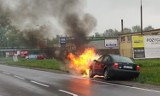 Oświęcim. Samochód spłonął na ul. Fabrycznej koło zakładów chemicznych