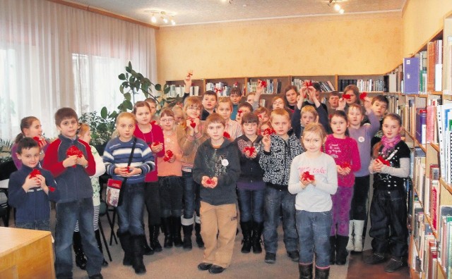 Dzieci ze szkół z Lwówka i Posadowa zrobiły sobie pamiątkową fotografię