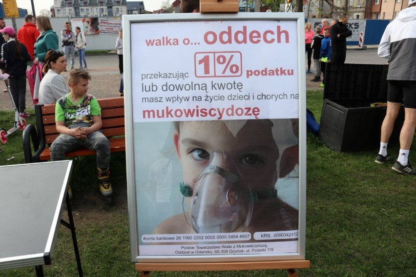 Tczew: ponad 400 osób pobiegło podczas parkrunu dla chorej na mukowiscydozę Zuzi [ZDJĘCIA]