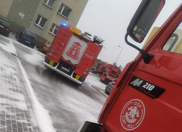 Strażacy gasili pożar piwnicy na osiedlu Gwarków