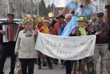 Klub Seniora Wrzos w Zielonej Górze przywitał wiosnę. Do śpiewu przyłączali się kolejni mieszkańcy! [ZDJĘCIA, WIDEO]