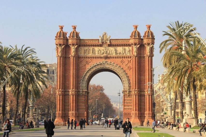 Barcelona, Hiszpania

2524 godzin światła słonecznego w roku