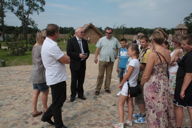 W czasie pobytu w Pruszczu Gdańskim dzieci zobaczyły m.in. zrekonstruowaną osadę handlową z czasów rzymskich.i