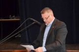 Burmistrz gminy Dobrzyca Jarosław Pietrzak  ogłosił, że gmina rezygnuje z dwóch dużych inwestycji