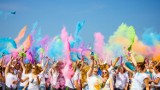 Święto Kolorów Holi 2022 w Cieszynie. Miasto znalazło się na oficjalnej trasie imprezy. Kiedy i gdzie będzie miała miejsce?