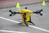 Testy drona dostawczego w Lublinie. W przyszłości takie maszyny mają przenosić odzież, posiłki i dokumenty