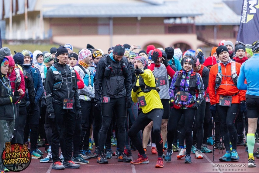 Kilkaset osób w Ultra CK Maratonie w Kielcach -  biegacze i kolarze MTB. Były Piekielna Pętla, Czarci Oddech i Upiorna 30. Zobacz zdjęcia