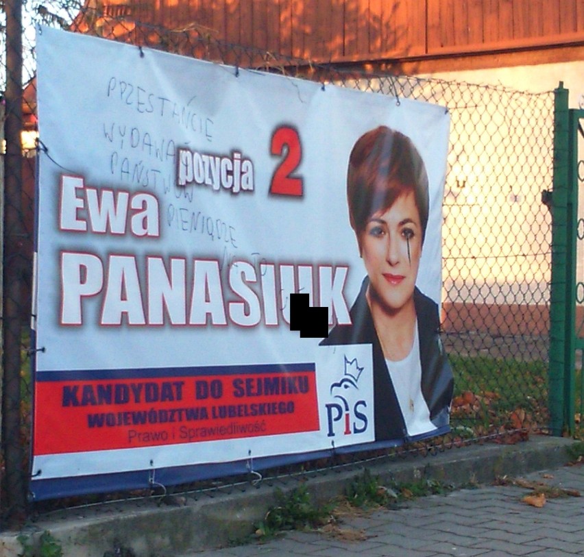 Wybory 2014 - w Siedliszczu ktoś pomazał wszystkie banery.