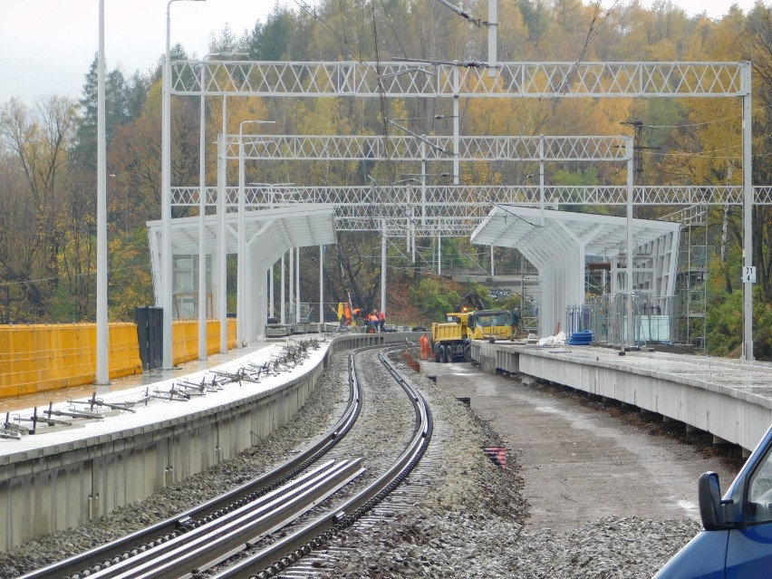 Dobiega końca budowa przystanku kolejowego Wałbrzych Centrum [ZDJĘCIA]