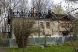 Kraków. Krajobraz po pożarze dworu Bemów w parku Duchackim. "Apelujemy o ratowanie starego dworu"