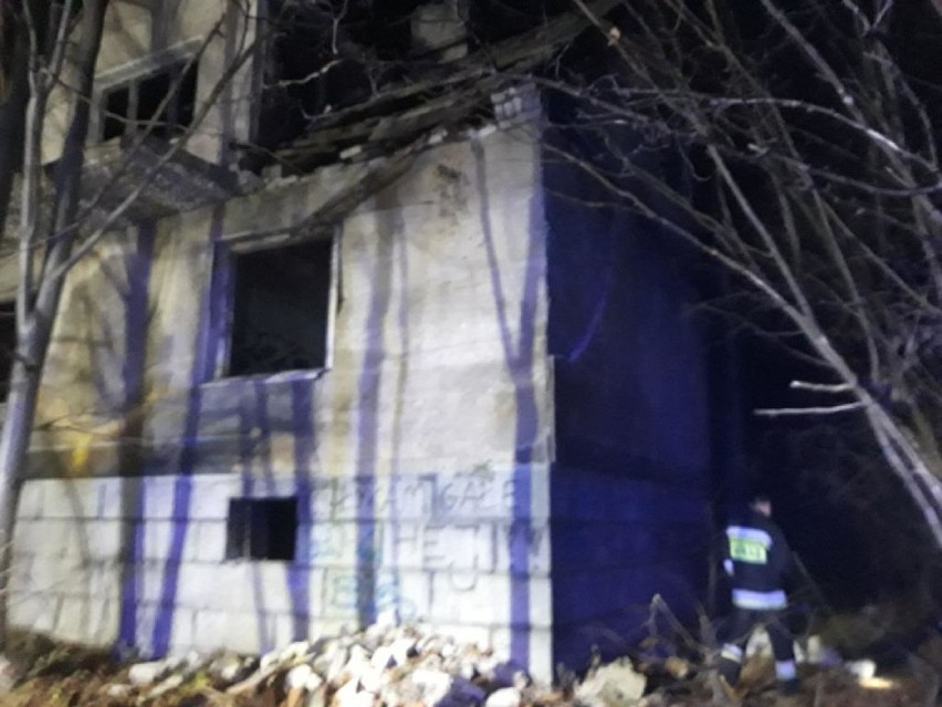 Pożar w opuszczonym budynku w Kielcach. W zgliszczach strażacy znaleźli ciało