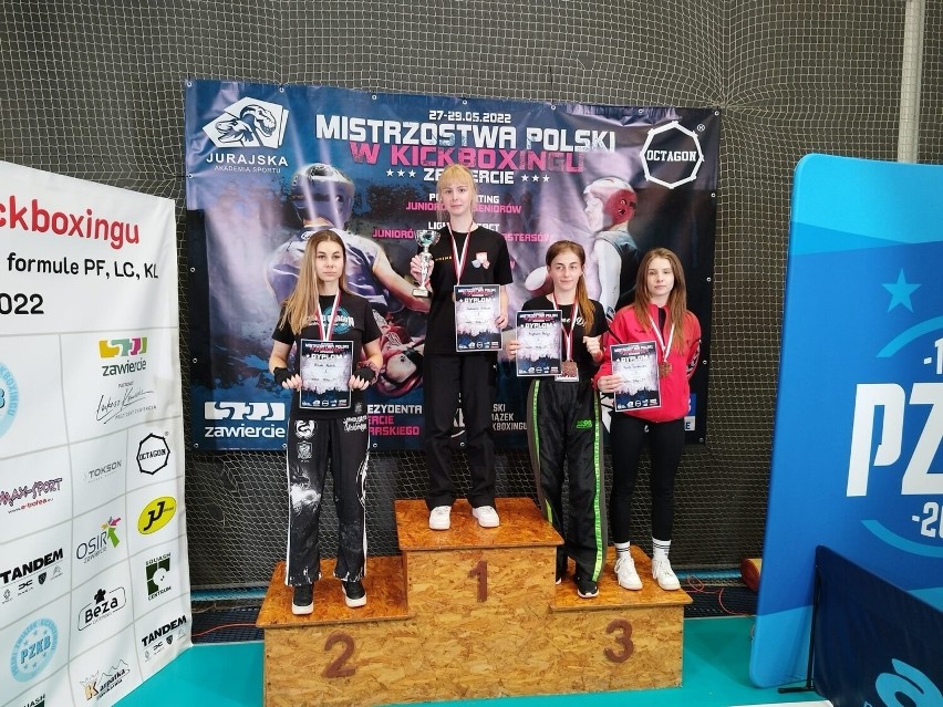 Siedem medali reprezentantów Wielicko-Gdowskiej Szkoły Walki Prime w mistrzostwach Polski w kickboxingu [ZDJĘCIA]