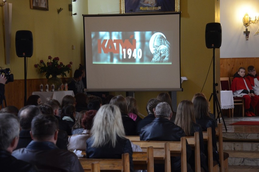 Podczas obchodów w Łękawie uczniowie zaprezentowali spektakl...