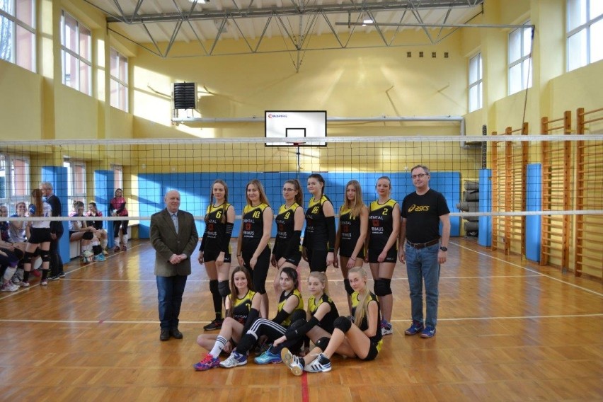 VI Turniej Piłki Siatkowej Dziewcząt o Puchar Dyrektora II Liceum Ogólnokształcącego w Inowrocławiu  [zdjęcia, wyniki] 