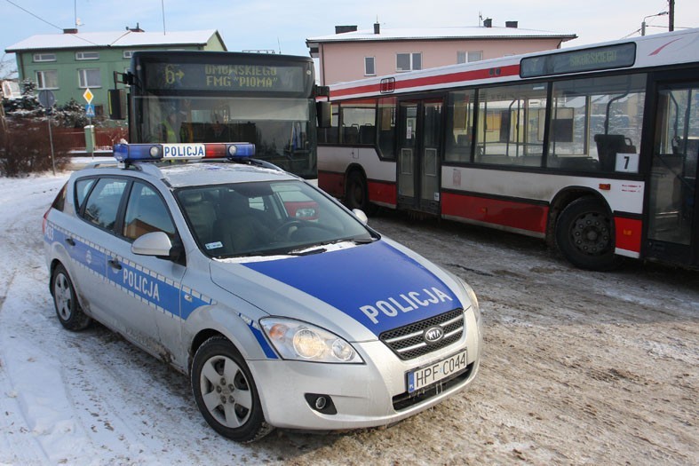 W Piotrkowie trwa akcja &quot;Bus&quot;. Policja kontroluje minibusy i autobusy MZK